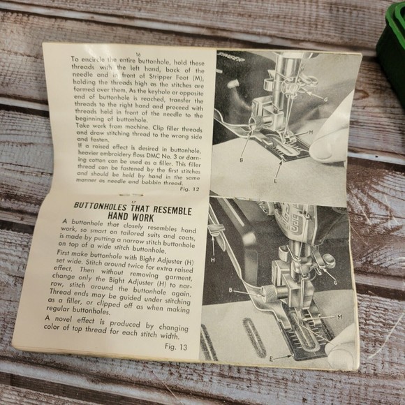 Vintage Singer Button Holder With Attachment Box and booklet. - Picture 5 of 12